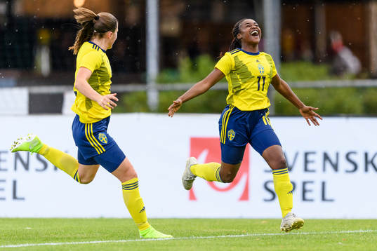 Sveriges Monica Jusu Bah jublar