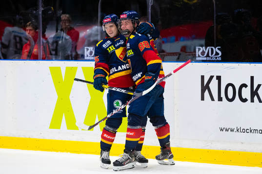 Djurgårdens Michael Haga jublar med Alexander Holtz