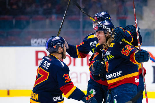 Djurgårdens Niclas Bergfors jublar med Jesper Pettersson