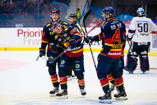 Djurgårdens Manuel Ågren jublar med Erik Walli-Walterholm