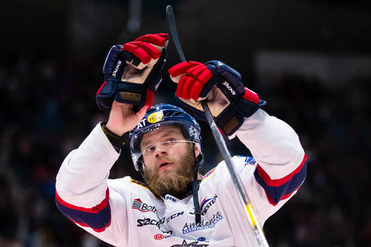Linköpings Jimmy Andersson applåderar publiken