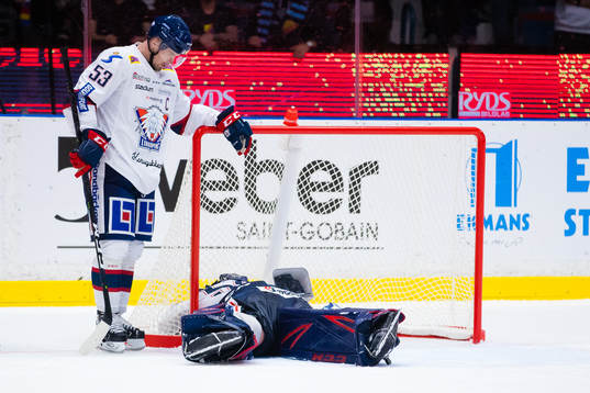 Linköpings målvakt Jonas Gustavsson har ont