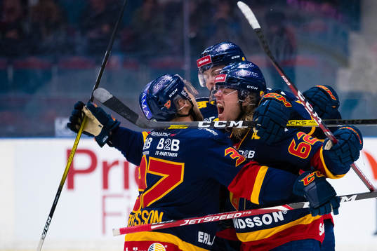 Djurgårdens Manuel Ågren jublar med Jesper Pettersson och