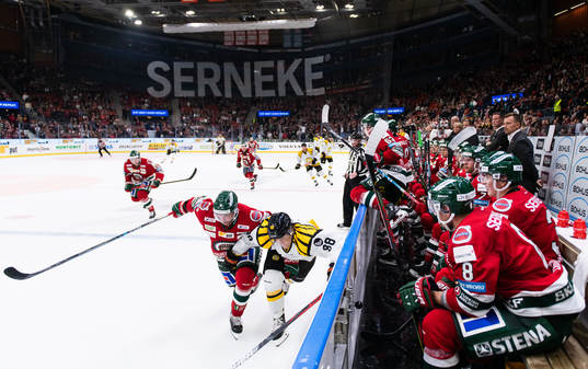 Frölundas Anders Grönlund och Brynäs Jaedon Descheneau i