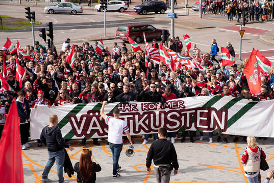 Frölundas supportrar utanför Scandinavium