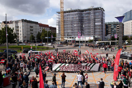 Frölundas supportrar utanför Scandinavium