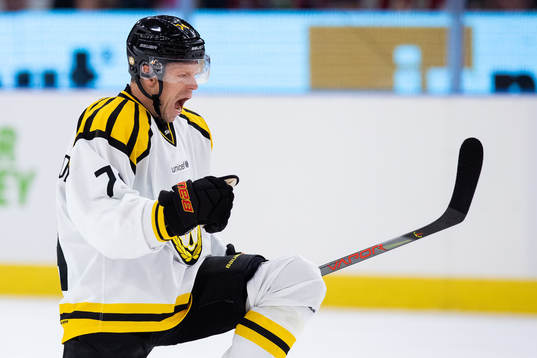 Brynäs Nicklas Danielsson jublar