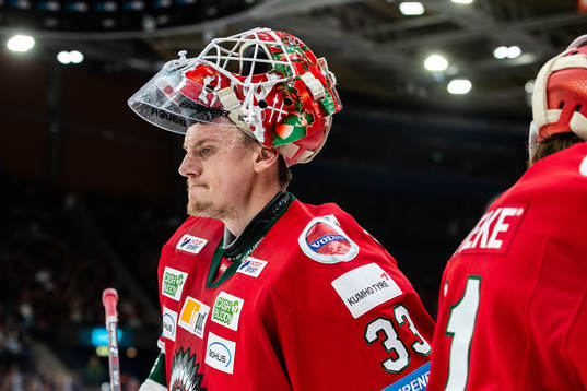 Frölundas målvakt Johan Mattsson deppar när han byts ut