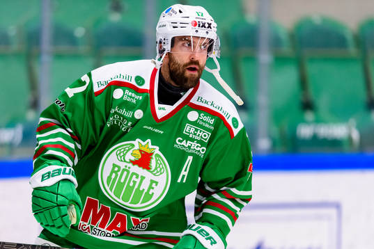 Rögles Taylor Matson innan ishockeymatchen i SHL mellan