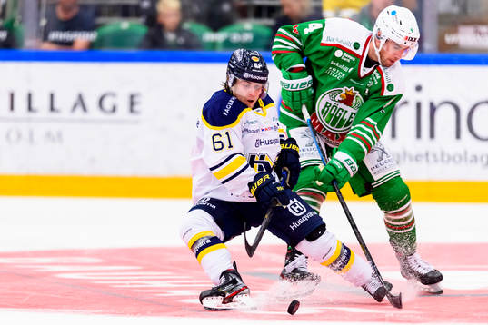 s Juuso Ikonen och Rögles Kodie Curran