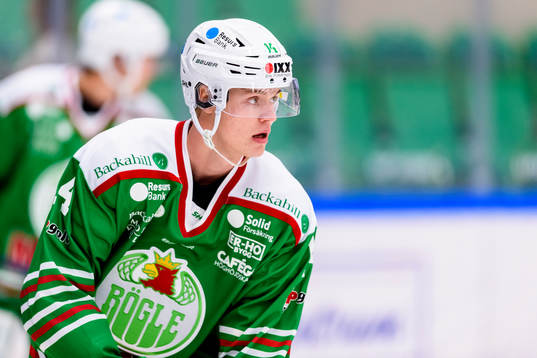 Rögles Jakob Bondesson innan ishockeymatchen i SHL mellan