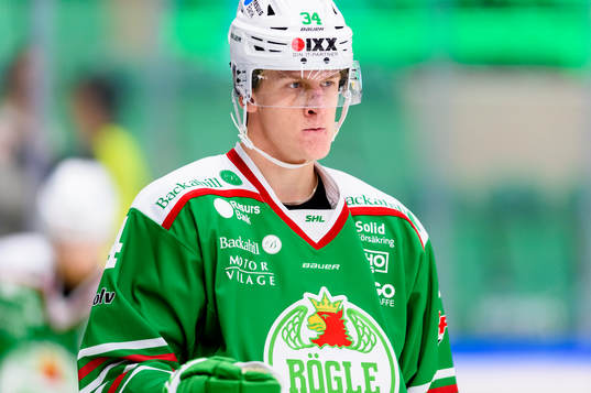 Rögles Adam Edström innan ishockeymatchen i SHL mellan