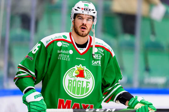 Rögles Eric Gelinas innan ishockeymatchen i SHL mellan