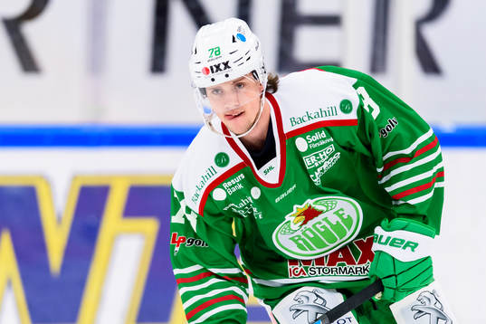 Rögles Dominik Bokk innan ishockeymatchen i SHL mellan