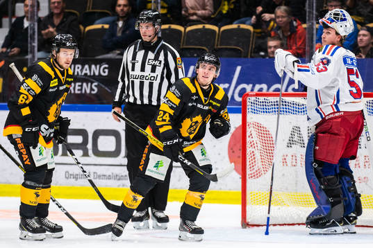 Skellefteå Andreas Wingerli och Jonathan Pudas jublar