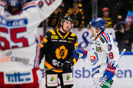 Oskarshamns Tyler Kelleher jublar