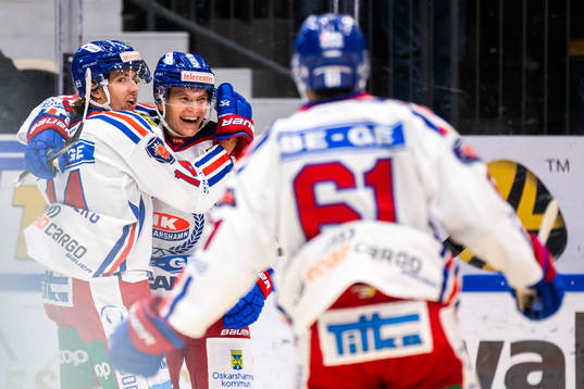 Oskarshamns Filiph Engsund och Pontus Netterberg jublar