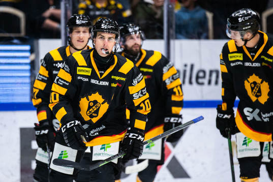 Skellefteå Joakim Lindström jublar med lagkamrater