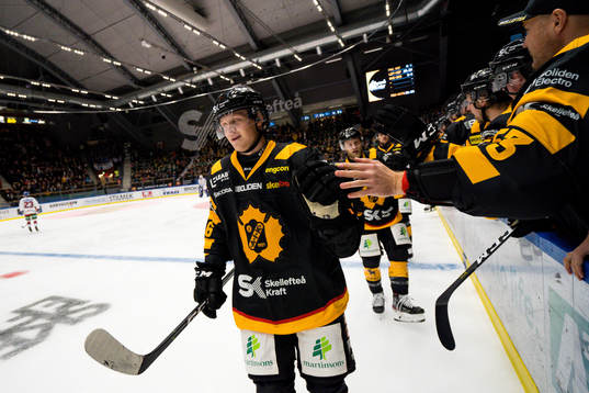 Skellefteås Linus Lindström jublar