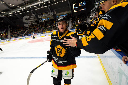 Skellefteås Andreas Wingerli  jublar