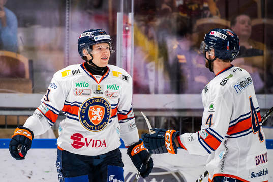Växjös Marcus Davidsson och Tim Erixon jublar