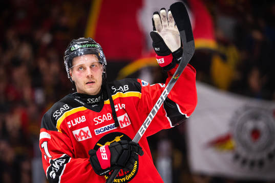 Luleås Juhani Tyrväinen jublar