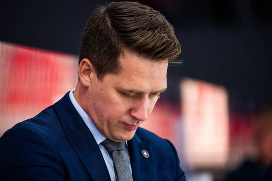 Växjös tränare Sam Hallam deppar
