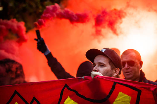 Luleås supportrar marscherar mot arenan