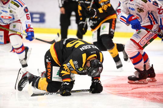 Skellefteås Oscar Möller har ont