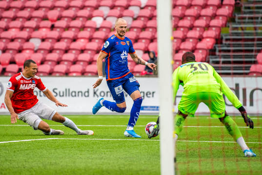 Edvard Skagestad of Kongsvinger and Aron Elis Thrandarson