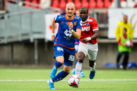 Aron Elis Thrandarson of Aalesund and Joel Landry Tsfack