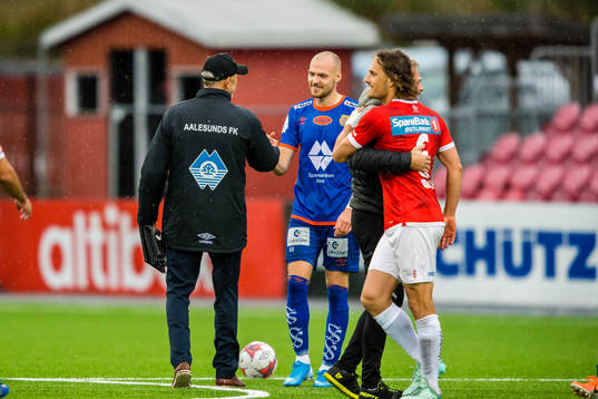 Lars Bohinen, head coach of Aalesund,  and Aron Elis