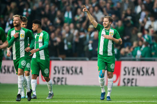 Hammarbys Darijan Bojanic jublar med lagkamrater