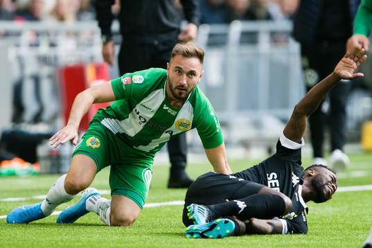 Hammarbys Muamer Tankovic och IFK Göteborgs Nzuzi Toko