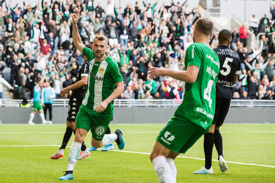 Hammarbys Mads Fenger Nielsen jublar