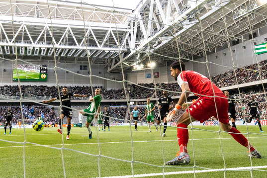 Hammarbys Mads Fenger Nielsen gör 5-2 för Hammarbys bakom