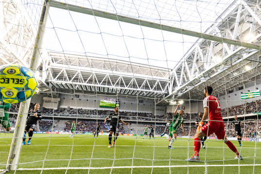 Hammarbys Mads Fenger Nielsen gör 5-2 för Hammarbys bakom