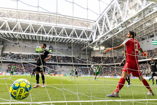 Hammarbys Mads Fenger Nielsen (ej i bild) gör 5-2 för