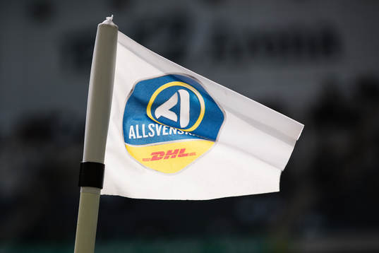 En hörnflagga med Allsvenskans logotyp