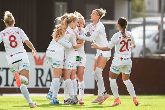Rosengårds spelare jublar