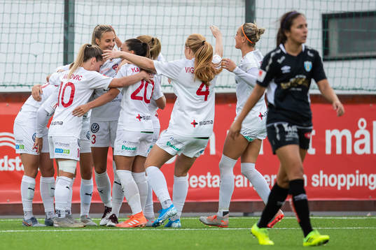 Rosengårds spelare jublar