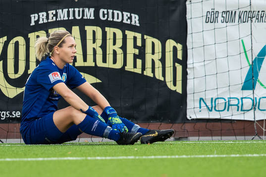 Göteborgs målvakt Jennifer Falk deppar