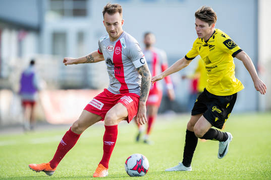 Victor Grodås of Strømmen and Kasper Skaanes of Start
