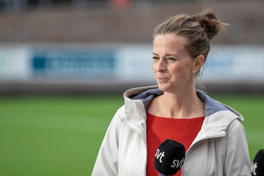 s fotbolls expert Lotta Schelin innan fotbollsmatchen i