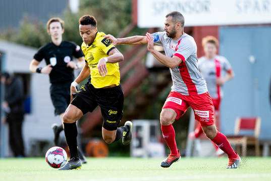 Kevin Kabran of Start and Mustapha Achrifi of Strømmen