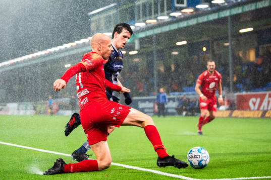 Ruben Kristiansen of Brann and Bent Sørmo of Kristiansund