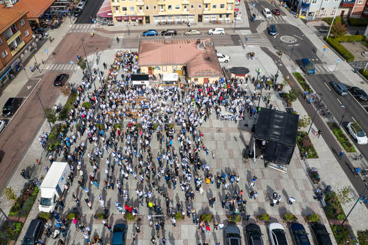 Leksands fansen samlas på torget i Leksand innan