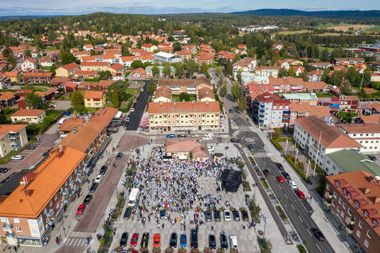 Leksands fansen samlas på torget i Leksand innan