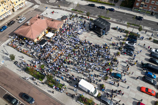 Leksands fansen samlas på torget i Leksand innan