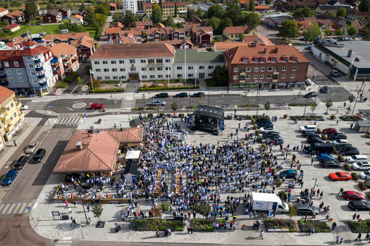 Leksands fansen samlas på torget i Leksand innan